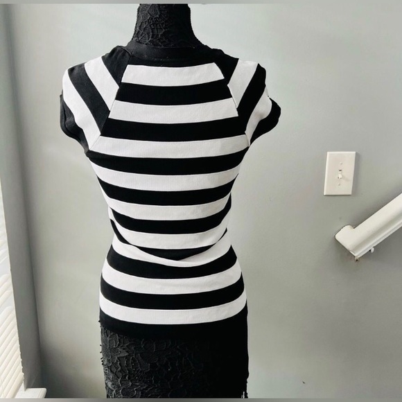 EUC WHBM beautiful black/white stripped fitted bodycon cap sleeve top. - Picture 3 of 11